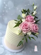 1 tier wedding buttercream cake & fresh flower spray